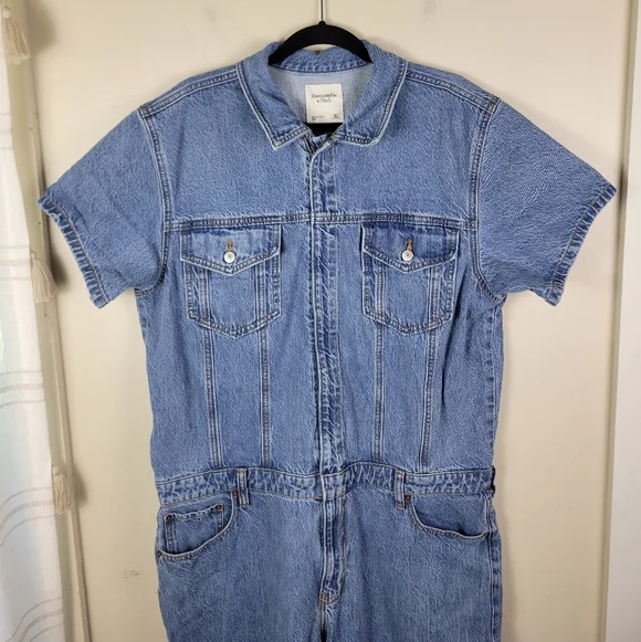 Abercrombie & Fitch Medium Wash Short Sleeve Straight Leg Tall Denim Jumpsuit - Picture 7 of 13